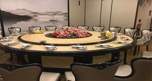 Cena de empresa de medio año